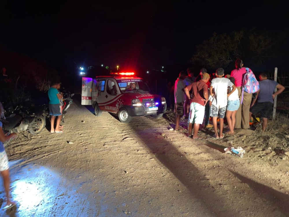 Homem fica ferido após colidir motocicleta contra jegue em Conceição do Coité