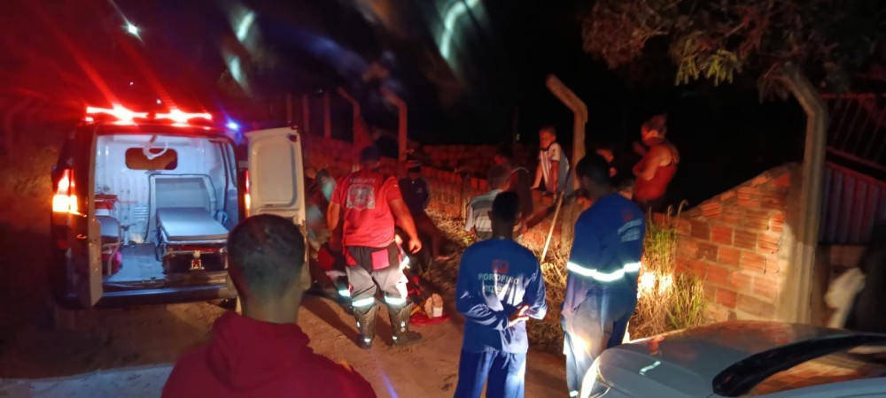 Jovem fica ferido ao perder controle de moto e colidir contra muro na estrada da Pinda em Conceição do Coité