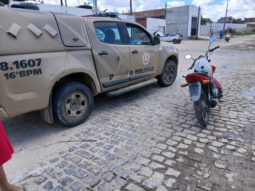 Mulher é flagrada conduzindo moto sem placa e com chassi suprimido em Conceição do Coité