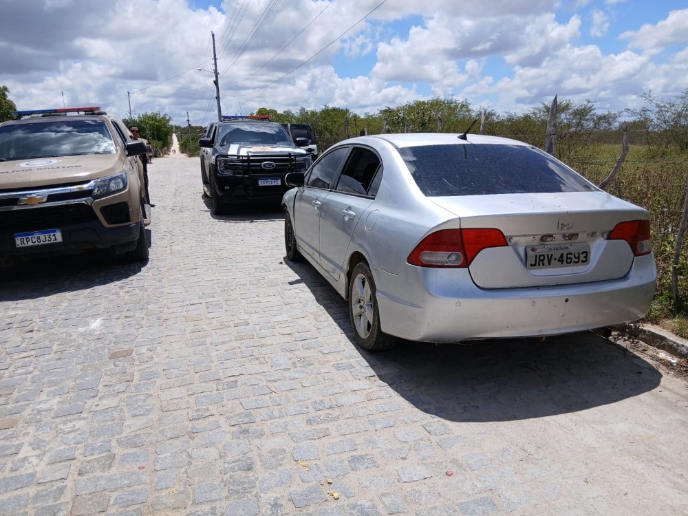 Veículo com restrição de furto é encontrado abandonado na zona rural de Conceição do Coité