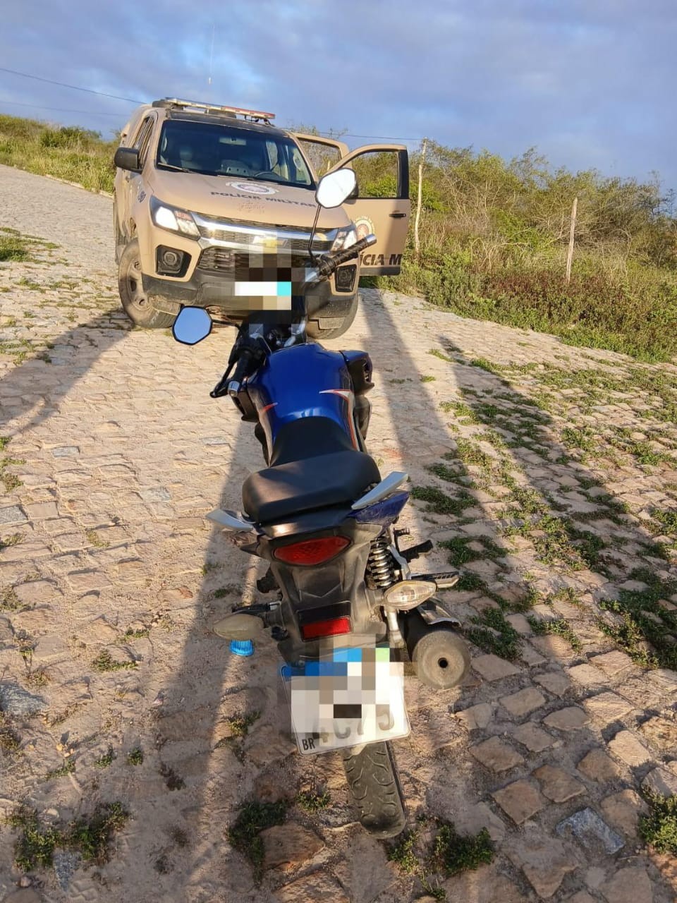 Moto sucata é apreendida após PM flagrar adolescente de 17 anos dando “grau” na zona rural de Conceição do Coité