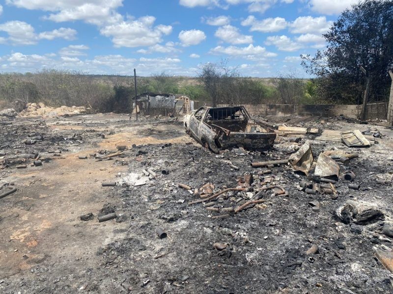 Incêndio destrói galpão de reciclagem de ex-vereador em Teofilândia; família cria vaquinha para ajudar