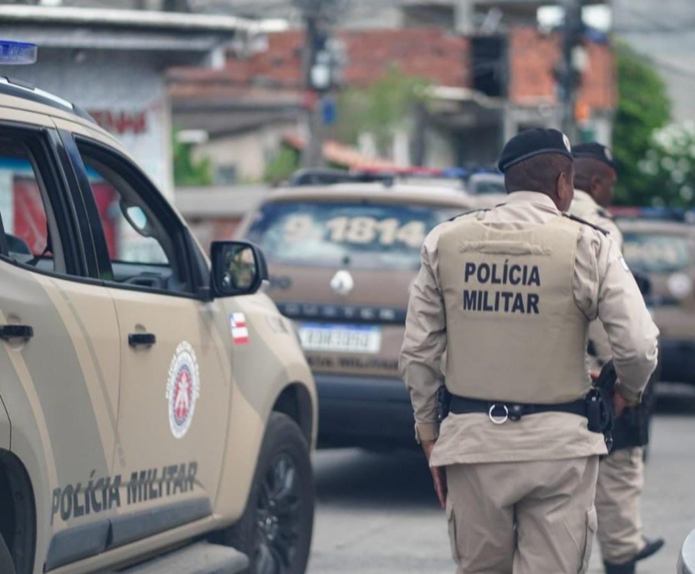 PM encontra drogas e munições em imóvel usado como esconderijo de suspeitos de homicídio em Araci