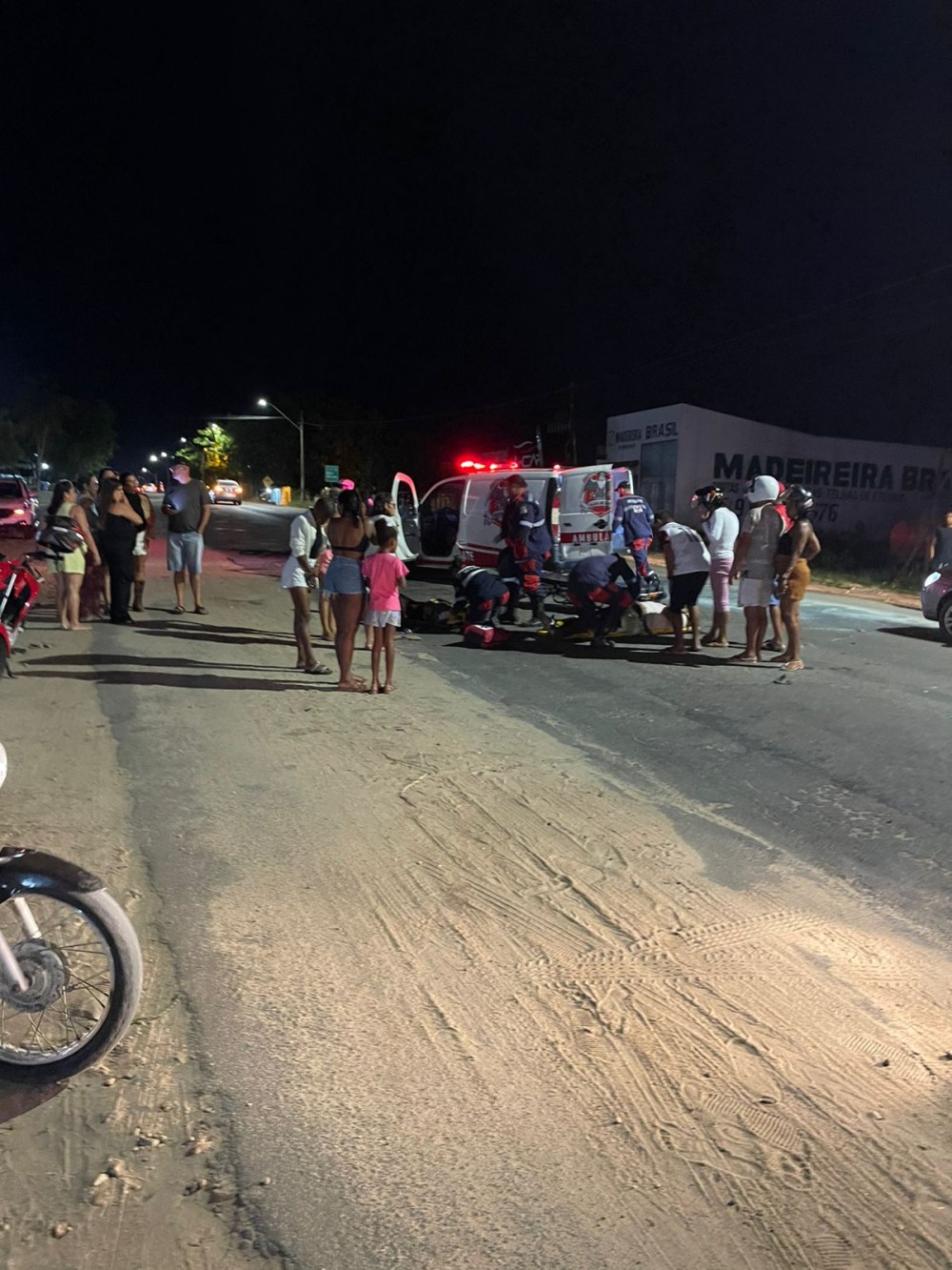 Homem e mulher sofrem suspeita de fraturas após moto ser atingida por carro na BA-120 (Coité X Retirolândia)