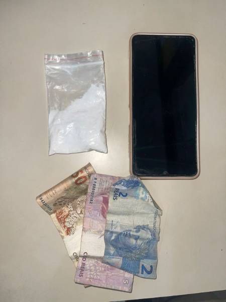 Homem tenta escapar de policiais da CETO, mas é alcançado e detido com cocaína em Conceição do Coité