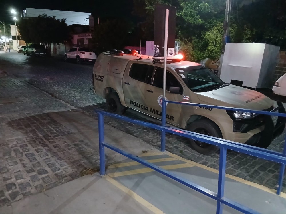 URGENTE: Padrasto desfere golpe de facão na cabeça do enteado após briga no bairro Casas Populares, em Conceição do Coité; suspeito fugiu do local