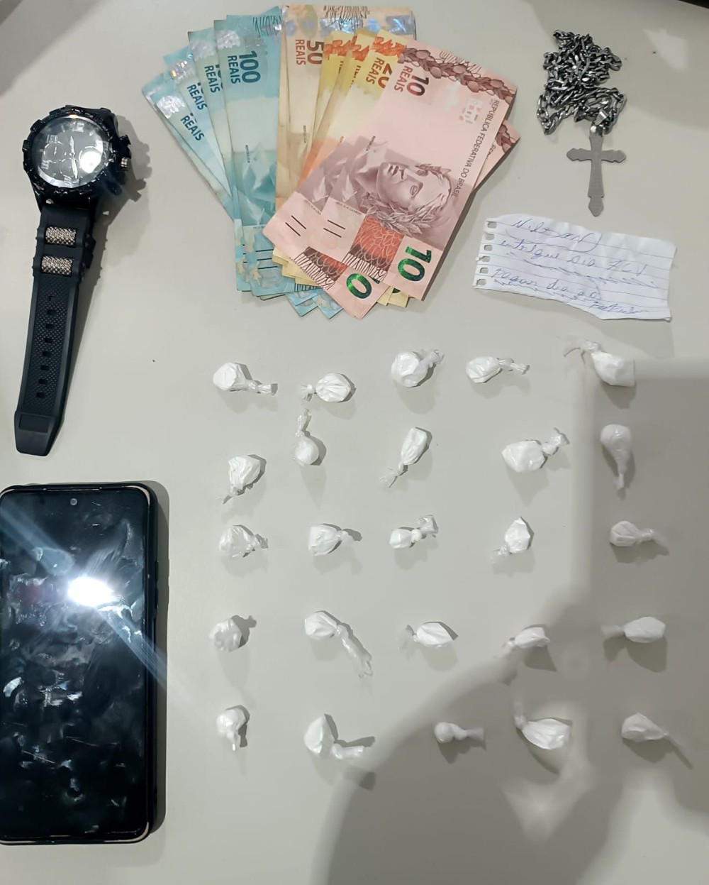 Policiais militares da CETO flagram homem com 25 porções de cocaína no bairro Casas Populares em Conceição do Coité