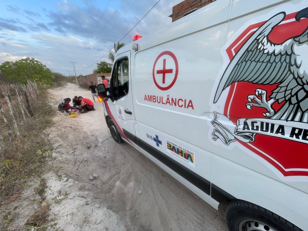 Homem fica desacordado após bater moto em estaca de cerca em Conceição do Coité