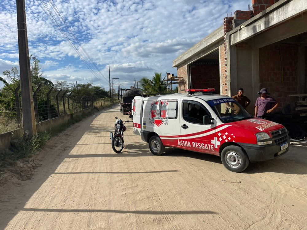Coité: Homem fica ferido após cair de caminhão, e Águia Resgate alerta sobre riscos de remover vítimas antes do socorro