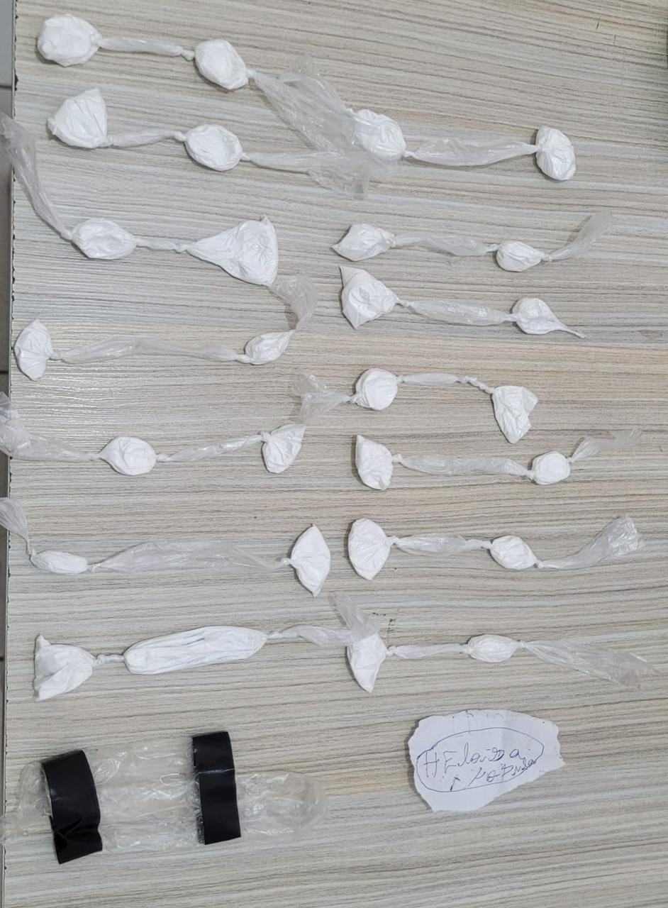 Adolescente é apreendida com 28 porções de cocaína no bairro Casas Populares em Conceição do Coité