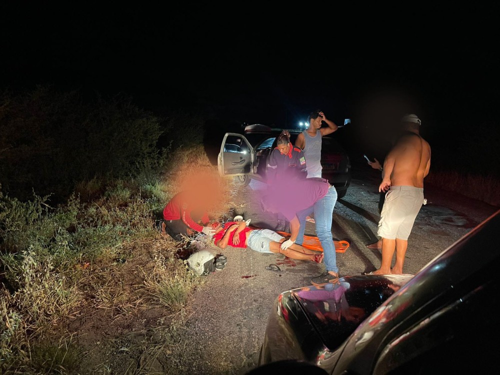 Motociclista fica ferido após colidir com vaca na BA-120, em Conceição do Coité
