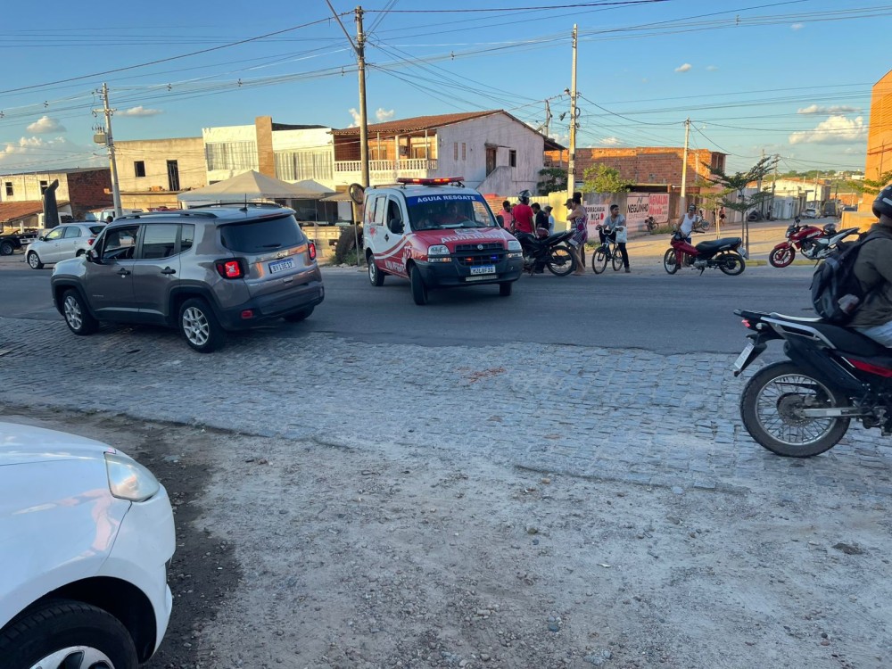 Mãe e filho ficam feridos após colisão entre motos em Conceição do Coité. Confira o vídeo!