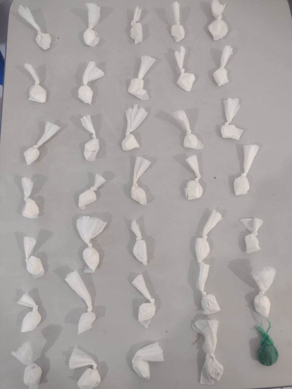 PM apreende cocaína e maconha em imóvel abandonado em Serrinha