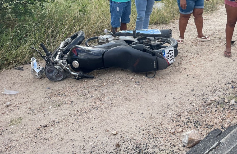 Mãe e filha ficam feridas após acidente de moto na BA-120 (Coité X Retirolândia)