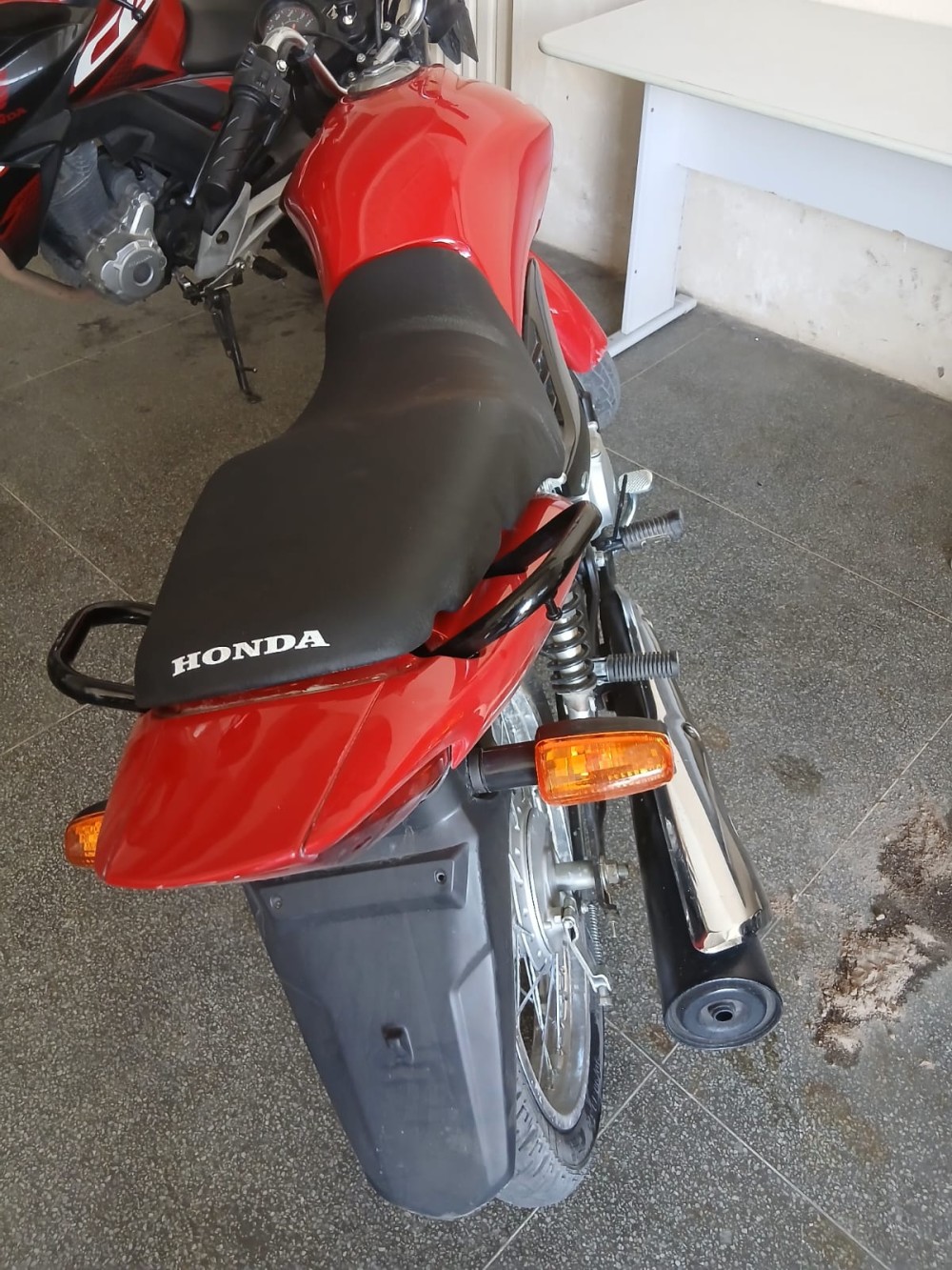PM flagra motociclista sem placa e apreende veículo em ação de fiscalização no bairro Casas Populares em Conceição do Coité