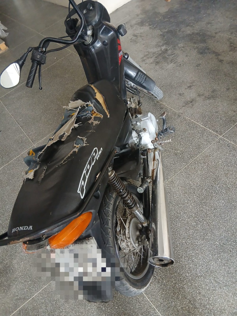 PM apreende moto após jovem ser flagrado fazendo “grau” no centro de Conceição do Coité