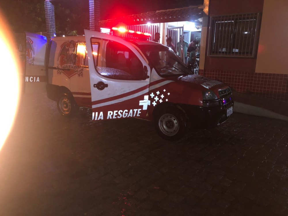 Mulher e duas meninas ficam feridas após cair de moto no bairro da Jaqueira em Conceição do Coité