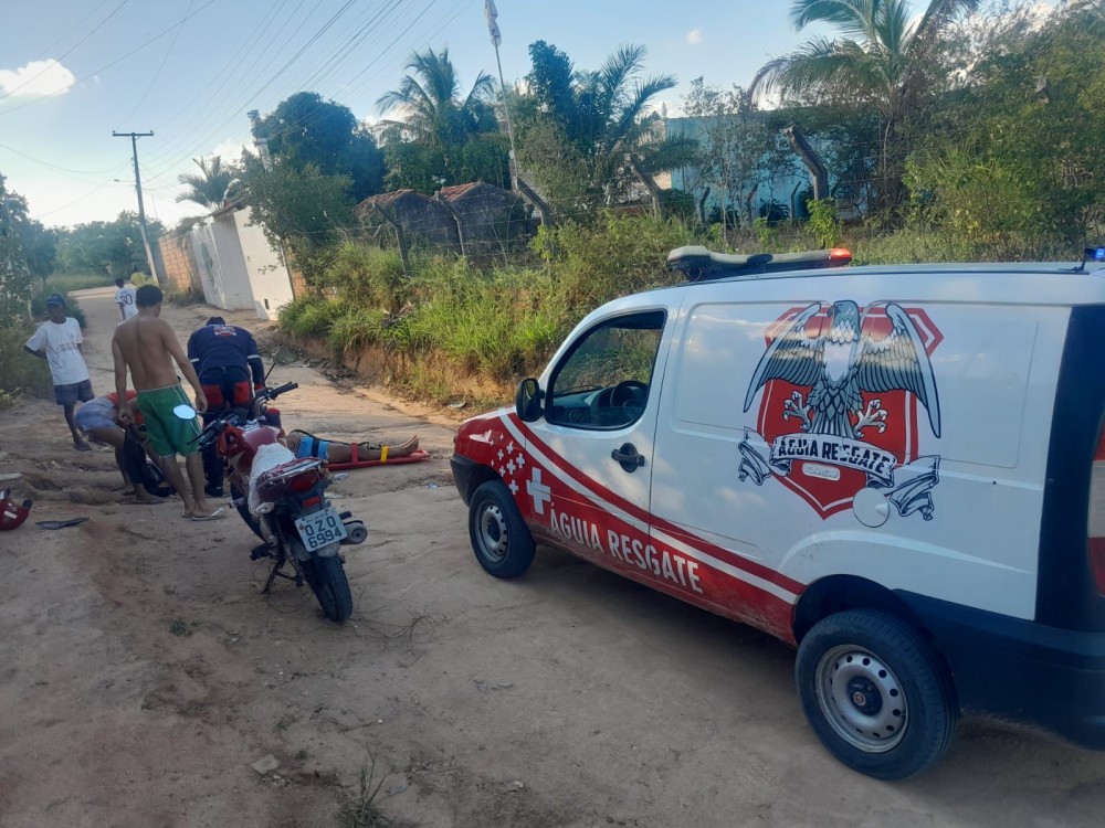 Mulher é socorrida pelo Águia Resgate após queda de moto em Conceição do Coité