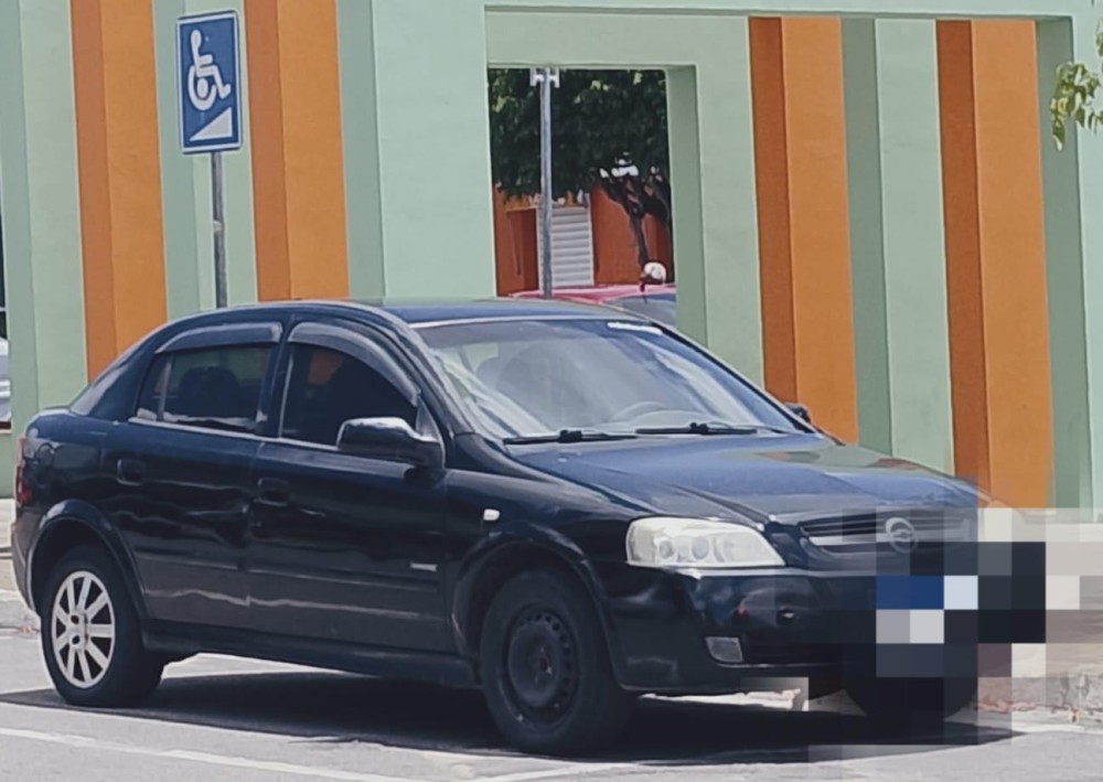 Carro com licenciamento atrasado e restrição da Justiça é apreendido pela Polícia Militar em Retirolândia
