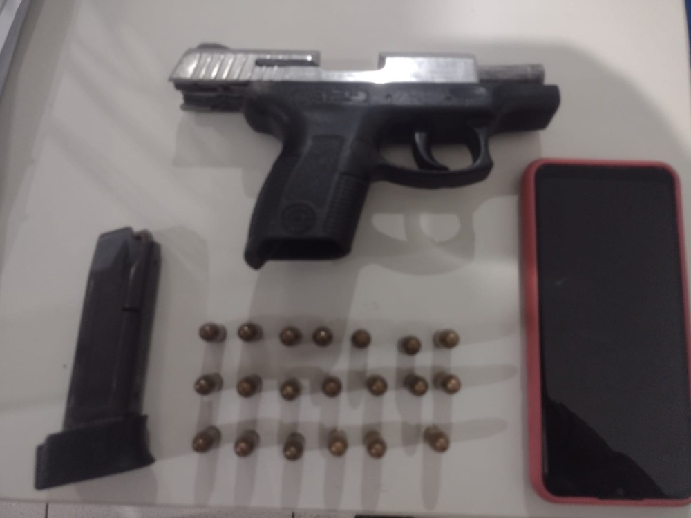 Suspeito pula ponte durante fuga da PM, é capturado armado e tinha mandado de prisão por tentativa de homicídio em Serrinha