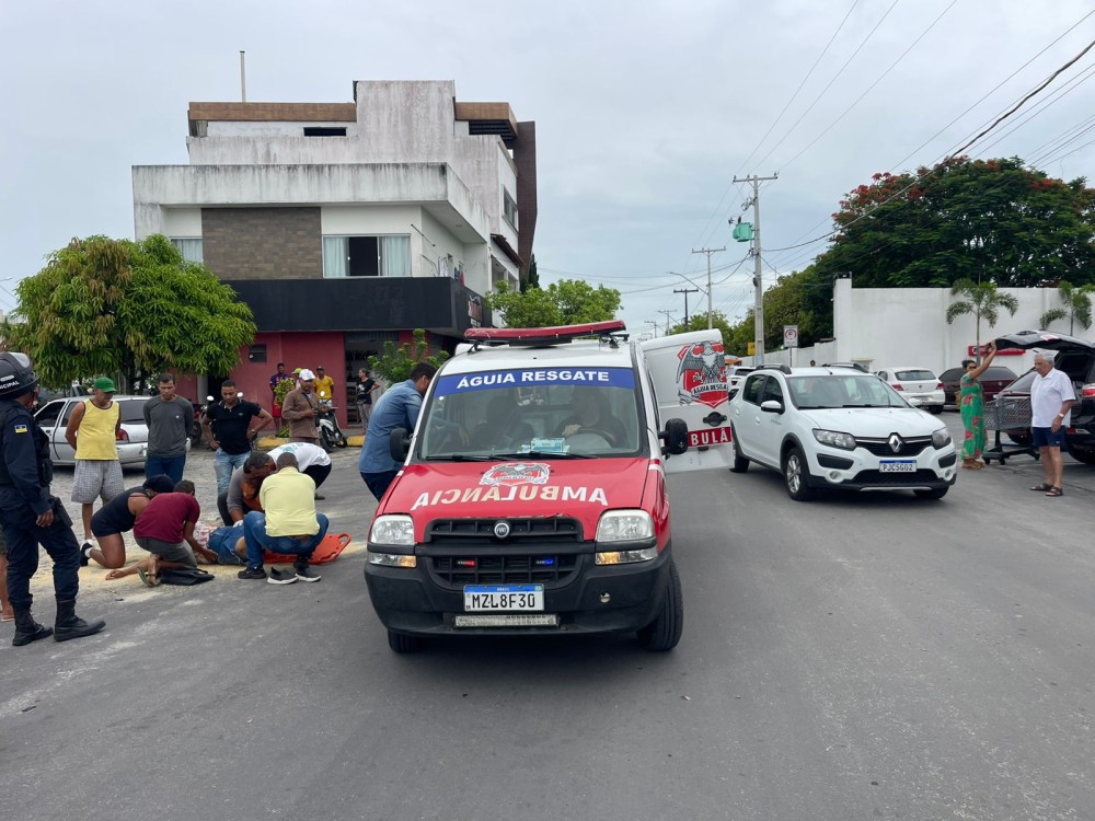 Passageira de mototáxi fica ferida em acidente com carro em Conceição do Coité