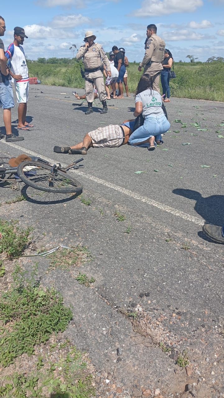 Colisão entre moto e bicicleta deixa dois feridos na BA-411, trecho Conceição do Coité ao distrito de Salgadália