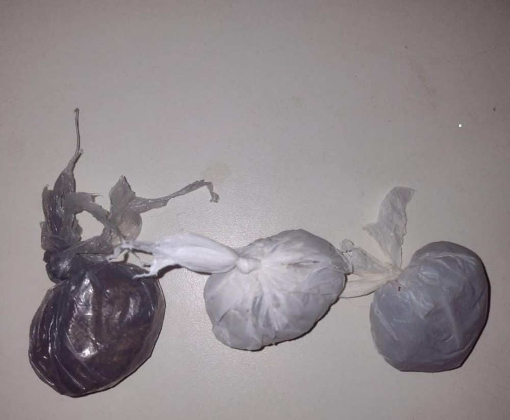 PM apreende adolescente por porte de drogas no centro de Conceição do Coité