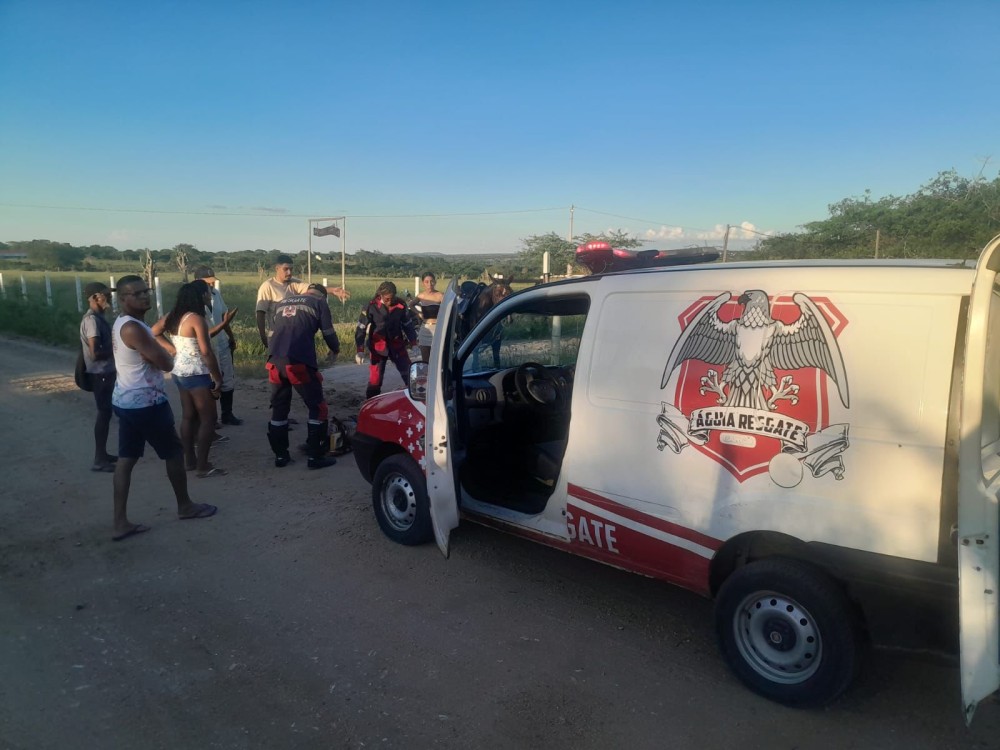 Colisão entre moto e carro deixa mulher ferida na zona rural de Conceição do Coité