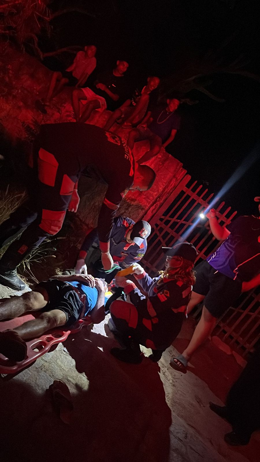 Homem é encontrado desorientado ao perder controle de moto e bater a cabeça no meio-fio na zona rural de Conceição do Coité