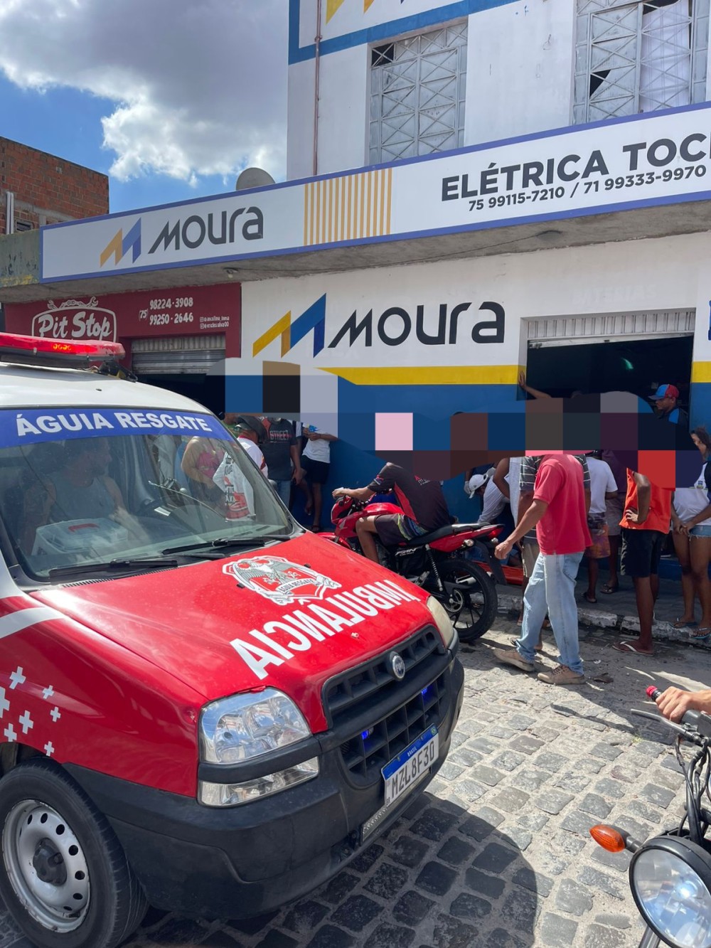 Motociclista desmaia e sofre ferimentos após colisão entre motos no centro de Conceição do Coité