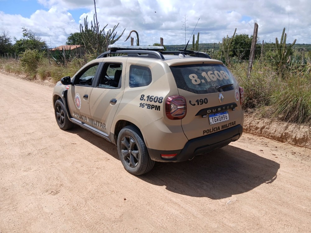 Suspeito armado foge da PM e abandona espingarda artesanal na zona rural de Conceição do Coité