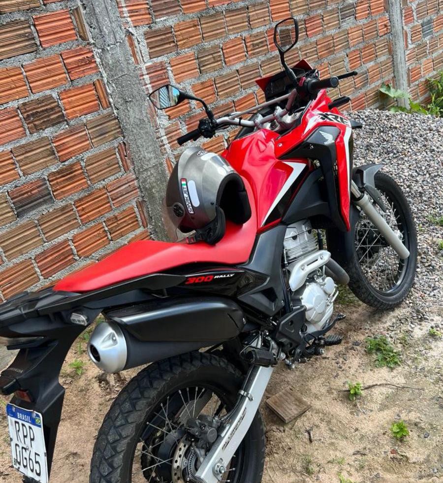 Criminosos armados roubam motocicleta no centro de Conceição do Coité