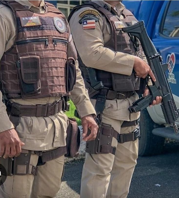 Irmãos gêmeos são presos após agredirem policiais militares com socos durante abordagem em Serrinha