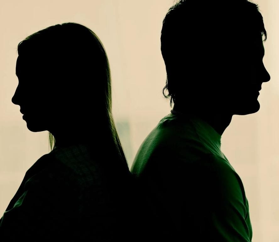 Mulher é suspeita de agredir marido e ameaçar incendiar casa em Retirolândia