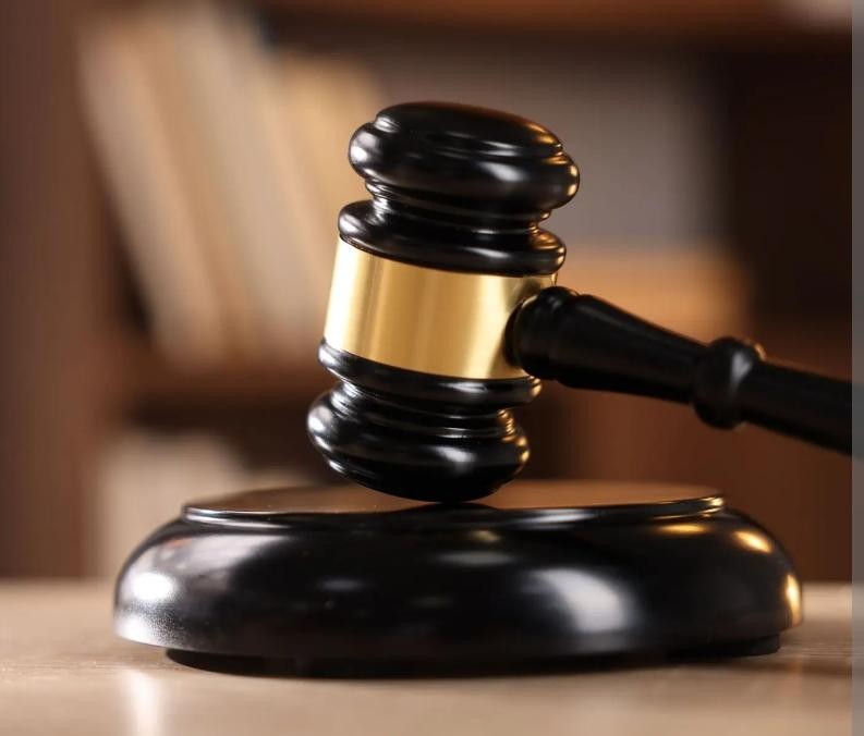 Justiça mantém prisão de homem acusado de ameaçar ex-companheira com arma de fogo em Conceição do Coité; filha e genro também denunciam invasão de residência e ameaças de morte