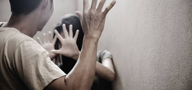 Adolescente dá entrada em hospital após ser agredida e ameaçada pelo próprio pai no centro de Retirolândia