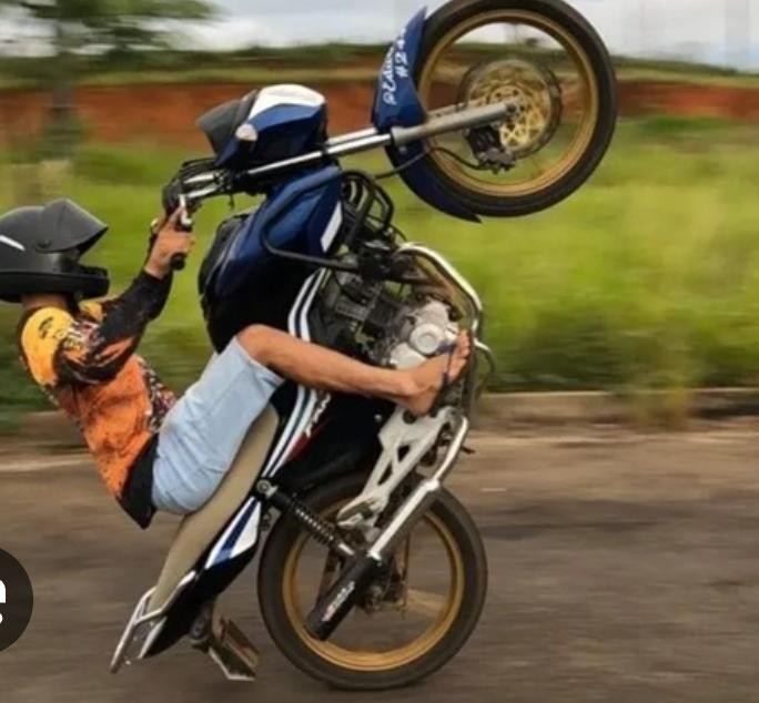 Deu ruim! Jovem sem CNH cai ao dar “grau” com moto na frente de veículo de subtenente da PM em Conceição do Coité