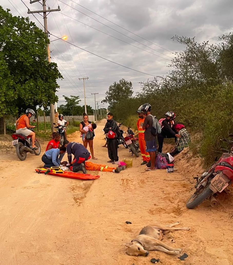 Casal fica ferido após motocicleta colidir com cachorro na zona rural de Conceição do Coité; animal morreu na hora