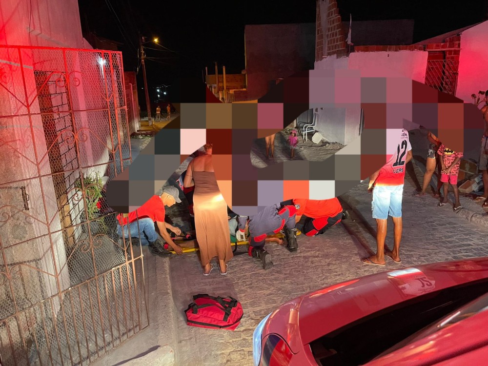 Mulher pula do 2º andar de casa após discussão com o companheiro no bairro Alto da Colina em Conceição do Coité