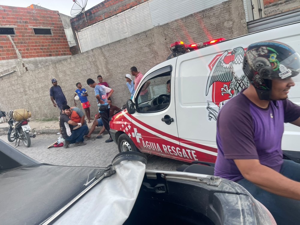 Carro passa sobre o pé de motociclista após acidente na Mariquinha de Dodô em Conceição do Coité; local já havia registrado outra ocorrência horas antes