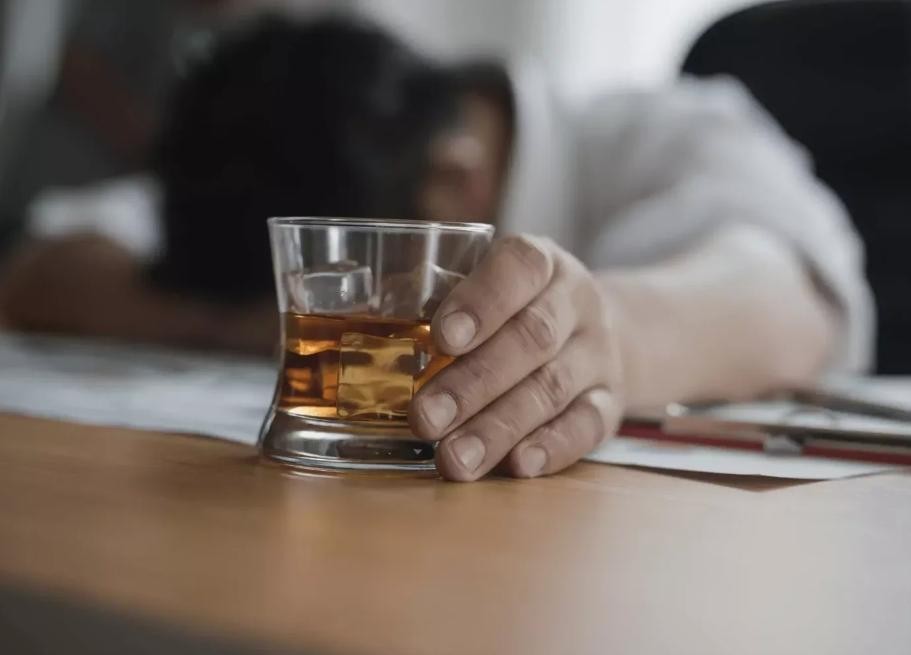 Filho alcoólatra provoca tumulto em casa, e mãe é obrigada a passar a noite na residência de familiares em Conceição do Coité.