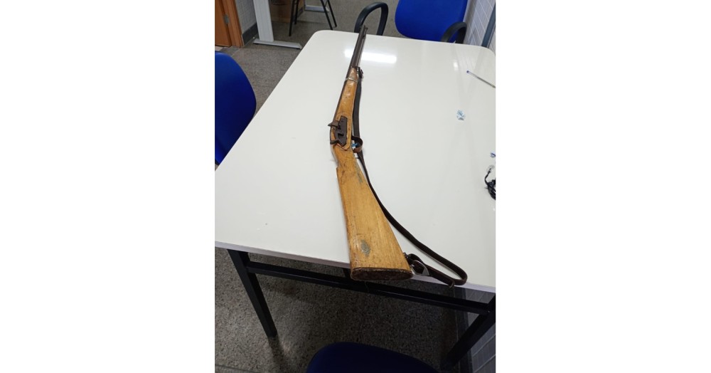 Homem foge ao avistar a polícia e abandona arma de fogo na zona rural de Candeal
