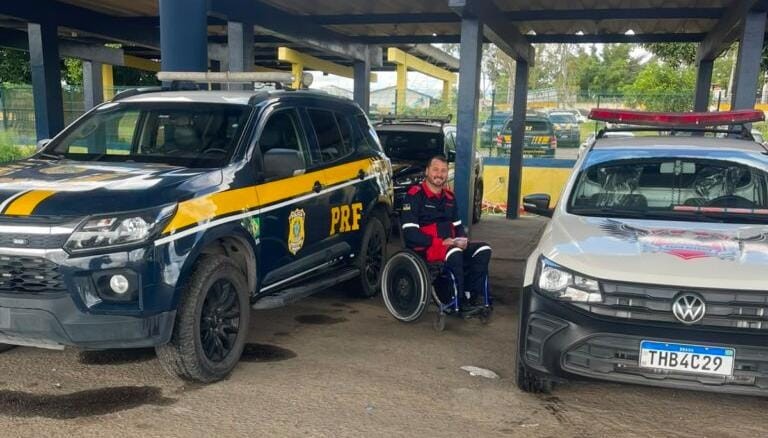 Águia Resgate de Conceição do Coité recebe desencarcerador e tesoura hidráulica da PRF para reforçar salvamentos