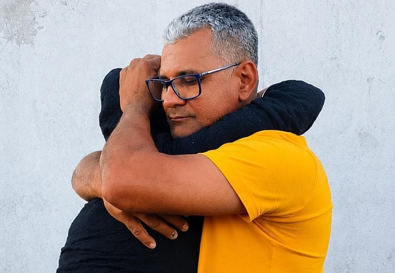 Após buscas, sobrinha de guarda municipal é localizada e recebe abraço emocionante do tio em Conceição do Coité