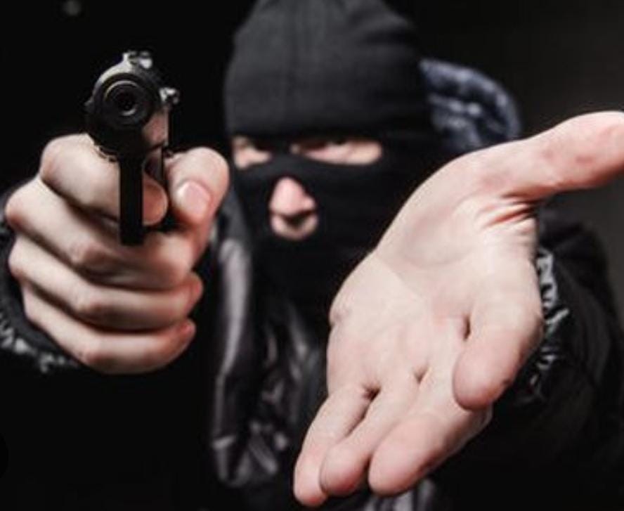 Homem simula estar armado e rouba posto de combustíveis na BA-120 em Valente