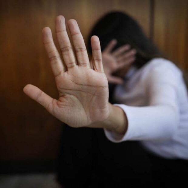 Violência doméstica: mulher encontrada caída e coberta por vômito denuncia agressões do companheiro em Retirolândia