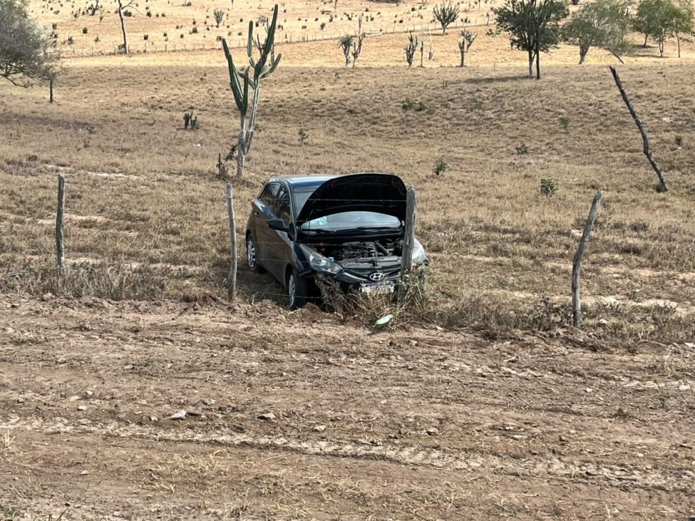 Capotamento é registrado na BA-120 entre Coité e Riachão do Jacuípe; motorista sai ileso