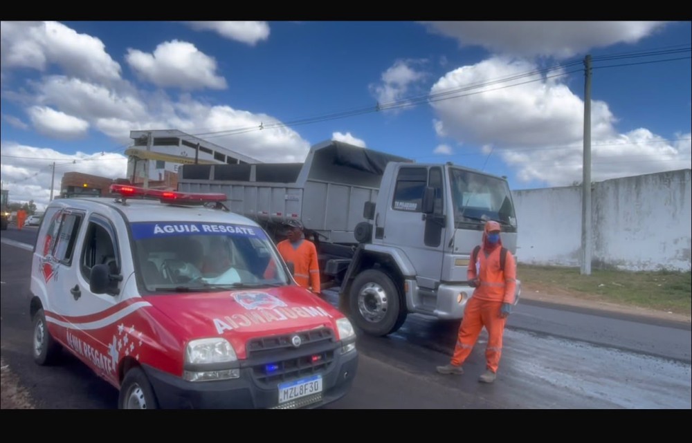 Funcionário de obra é atropelado por motociclista que furou bloqueio na BA-409 em Conceição do Coité; condutor fugiu do local