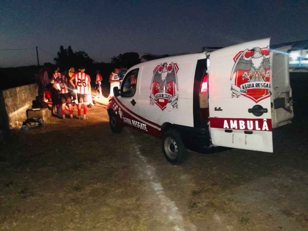 Adolescente sofre suspeita de fratura em jogo de futebol no bairro Terra Nova em Conceição do Coité