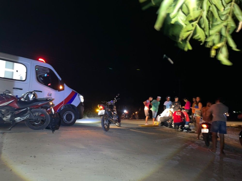 Morador do distrito de Salgadália fica ferido após colisão entre carro e moto na BA-411 em Conceição do Coité